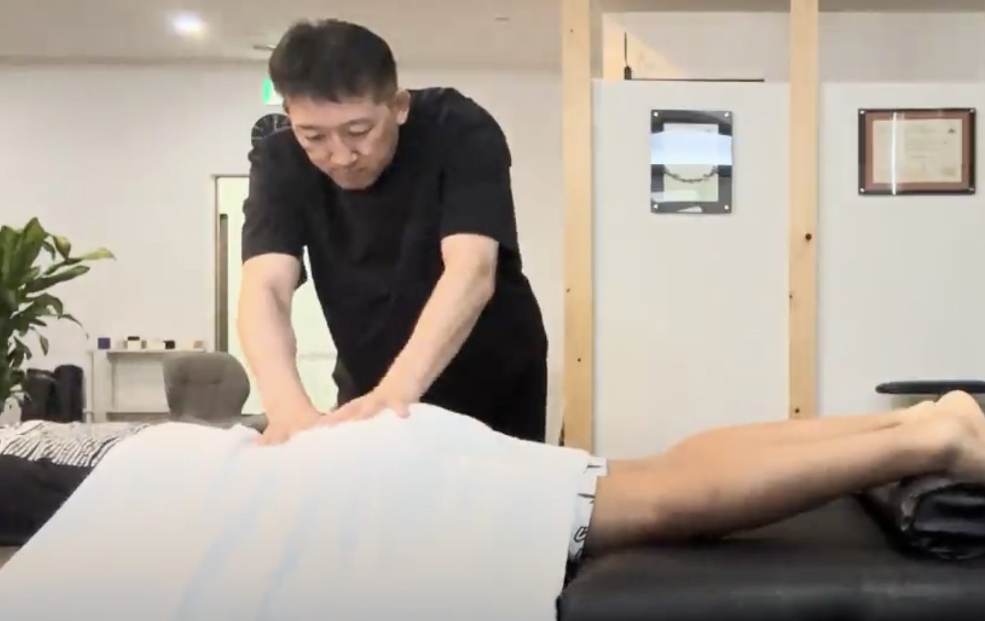 ミズノ治療院_マッサージ {{brizy_dc_image_alt imageSrc=